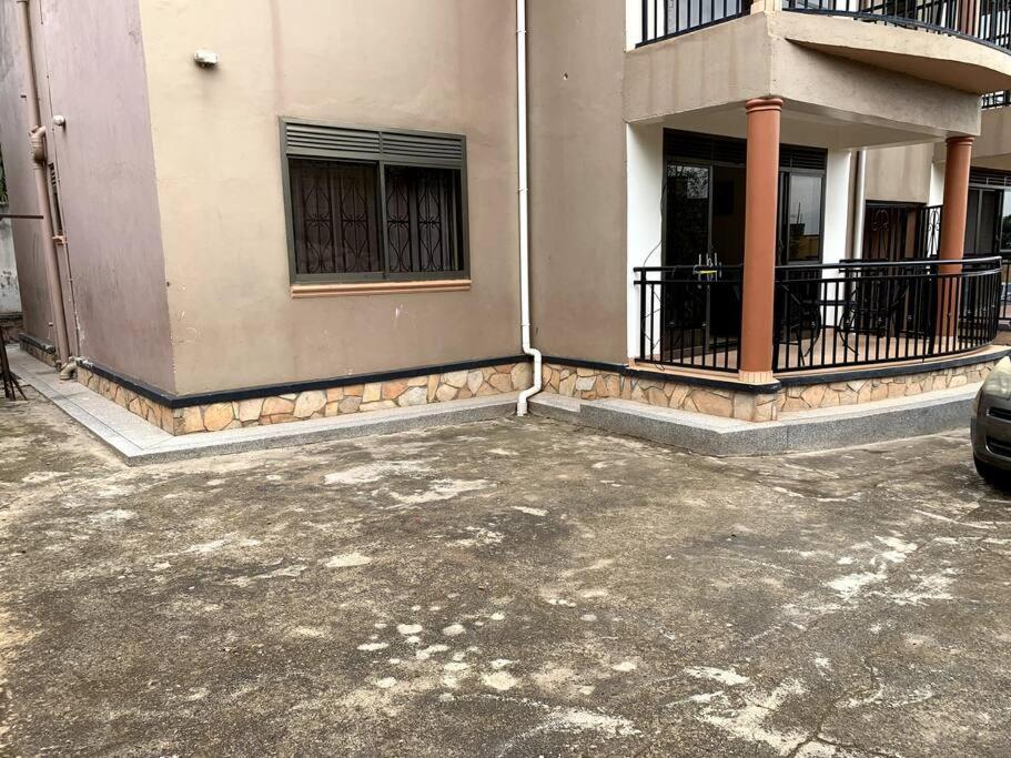 Cozy 2-Bedroom Apartment Within City Limits. Kampala Buitenkant foto