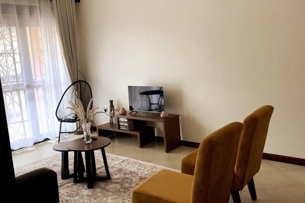 Cozy 2-Bedroom Apartment Within City Limits. Kampala Buitenkant foto